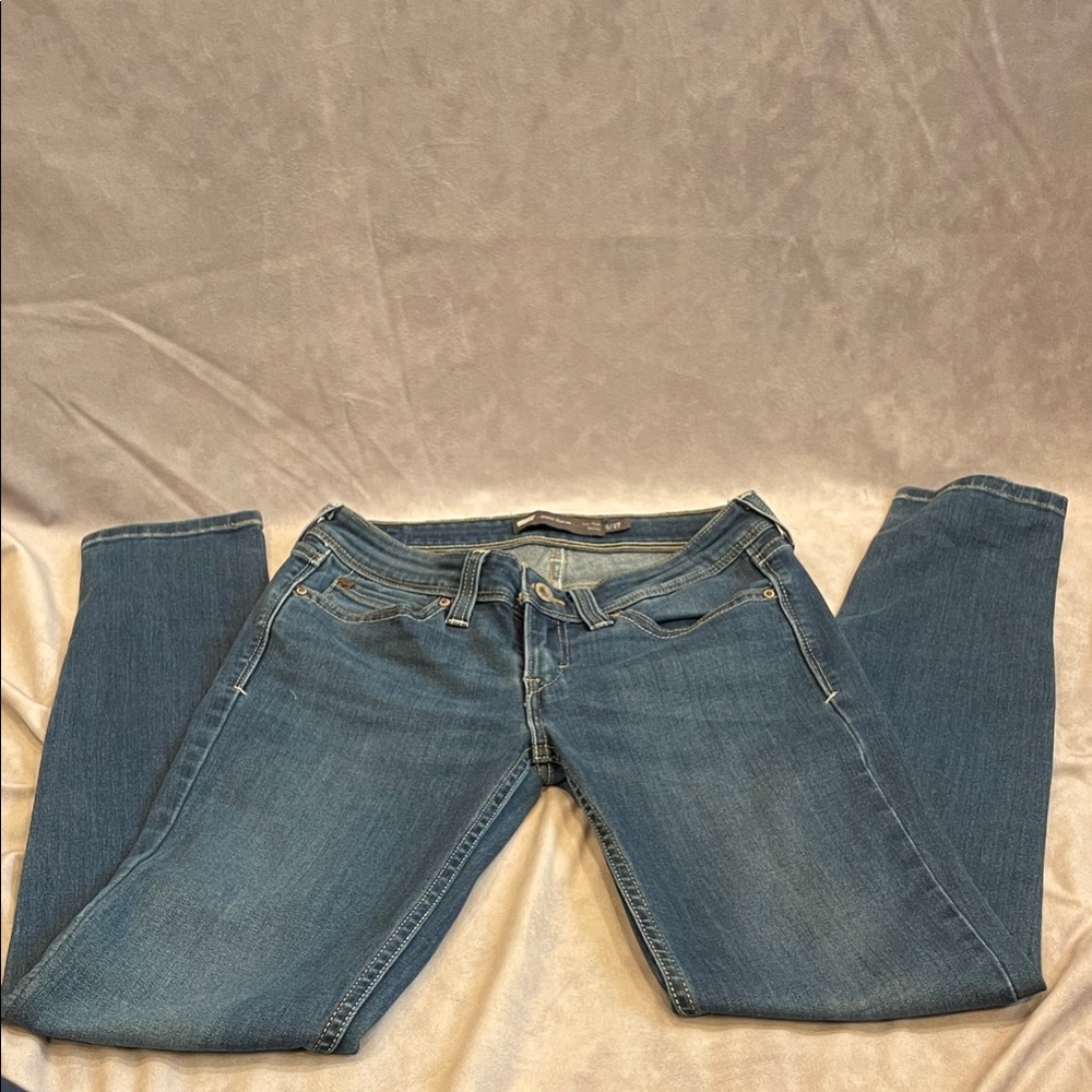 Classic Levi’s Denim Skinny Jeans for Women